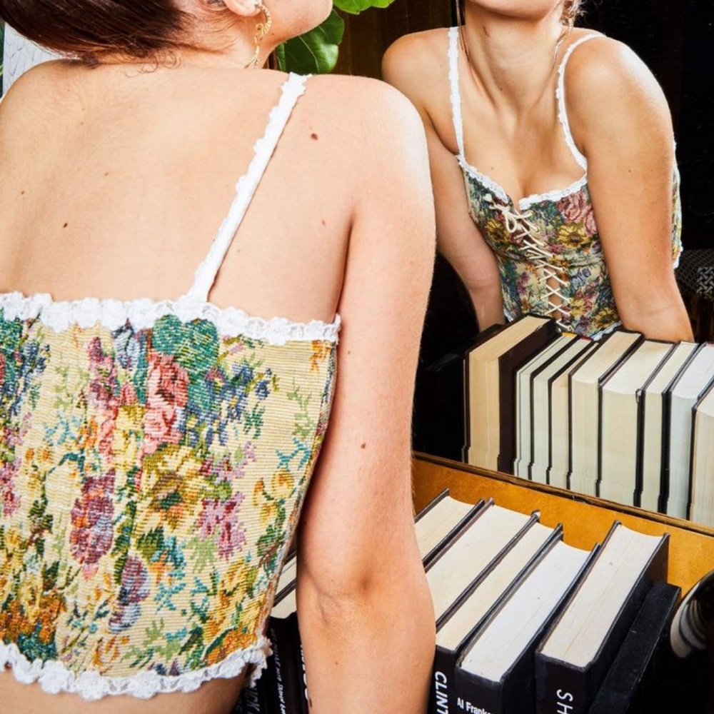 Flower patterned corset
